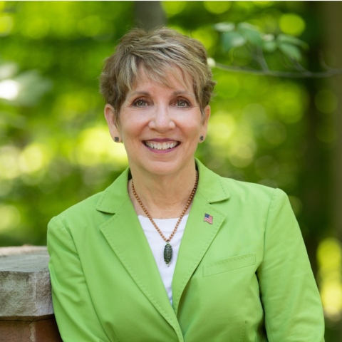 Patty Hays headshot